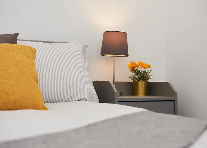 High Spec 2 Bed Apartment W/Parking Available